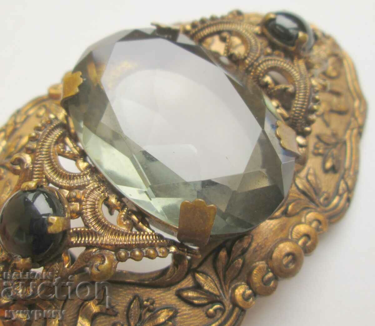 Delivery of Old women's buckle belt buckle with ornaments and stone Delivery of Old women's buckle belt buckle with ornaments and stone