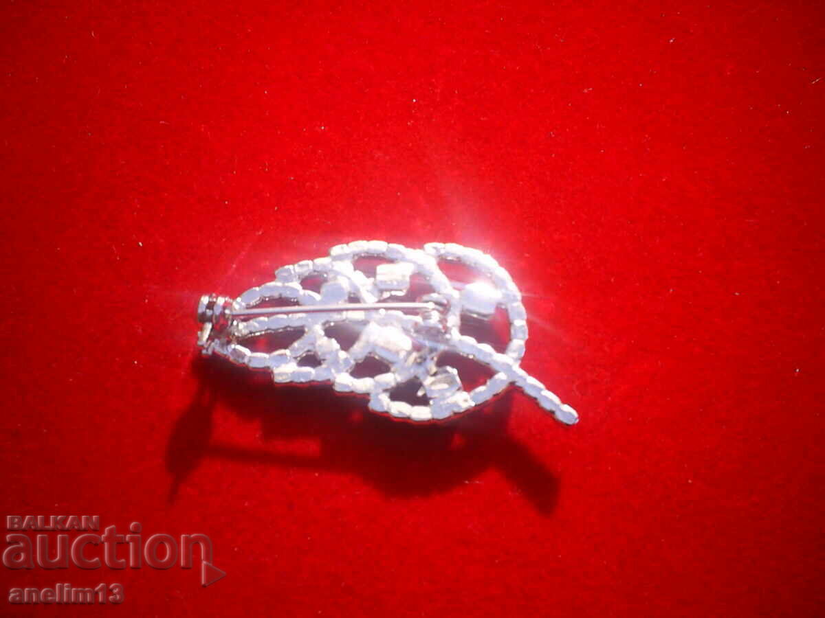 BROOCH LEAF - 6 BROOCH LEAF - 6