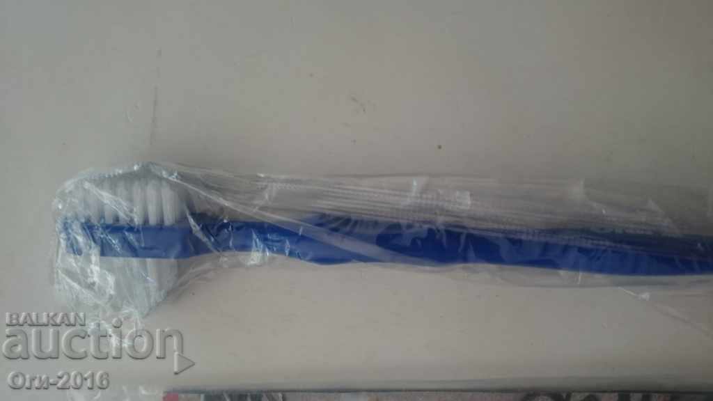 Auction Denture brush Auction Denture brush