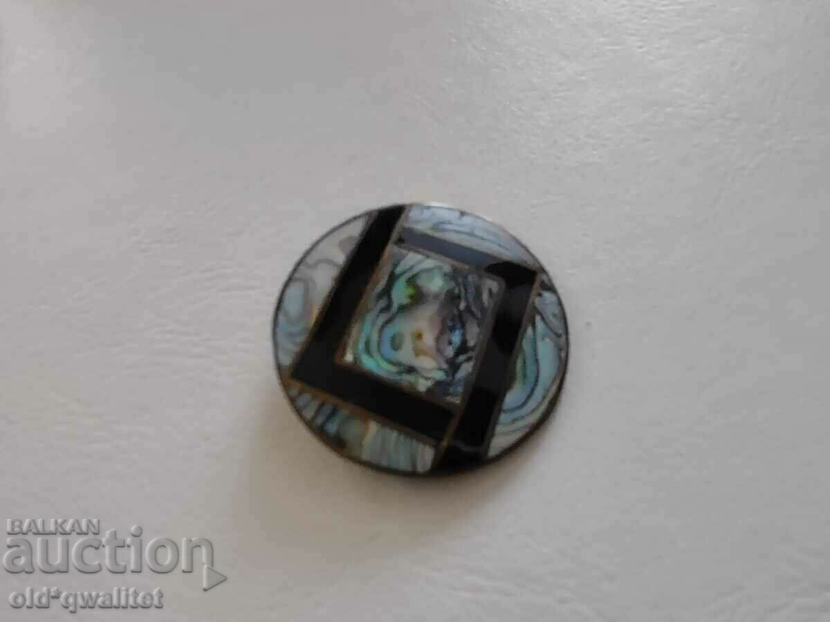 Brooch / Medallion from the 70s of the city of Vek with price 30.00 BGN | € 15.34 Brooch / Medallion from the 70s of the city of Vek with price 30.00 BGN | € 15.34