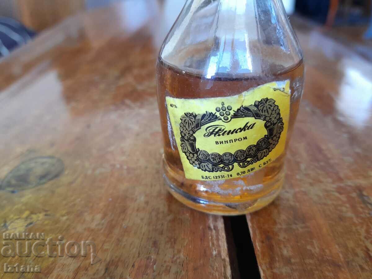 Sticla veche de Pliska cu preț 20.00 BGN | € 10.23