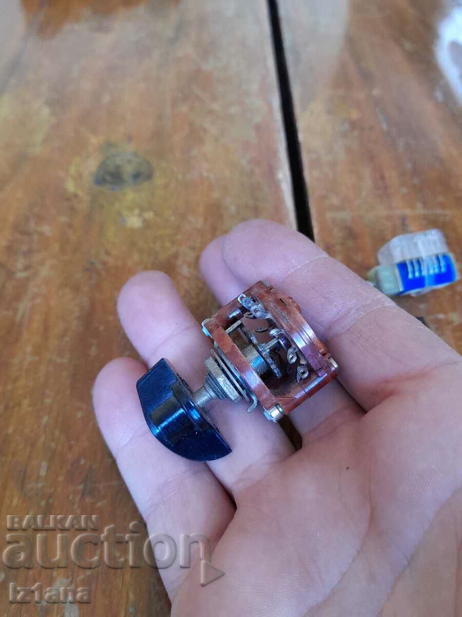 Old electronic components with price 20.00 BGN | € 10.23 Old electronic components with price 20.00 BGN | € 10.23