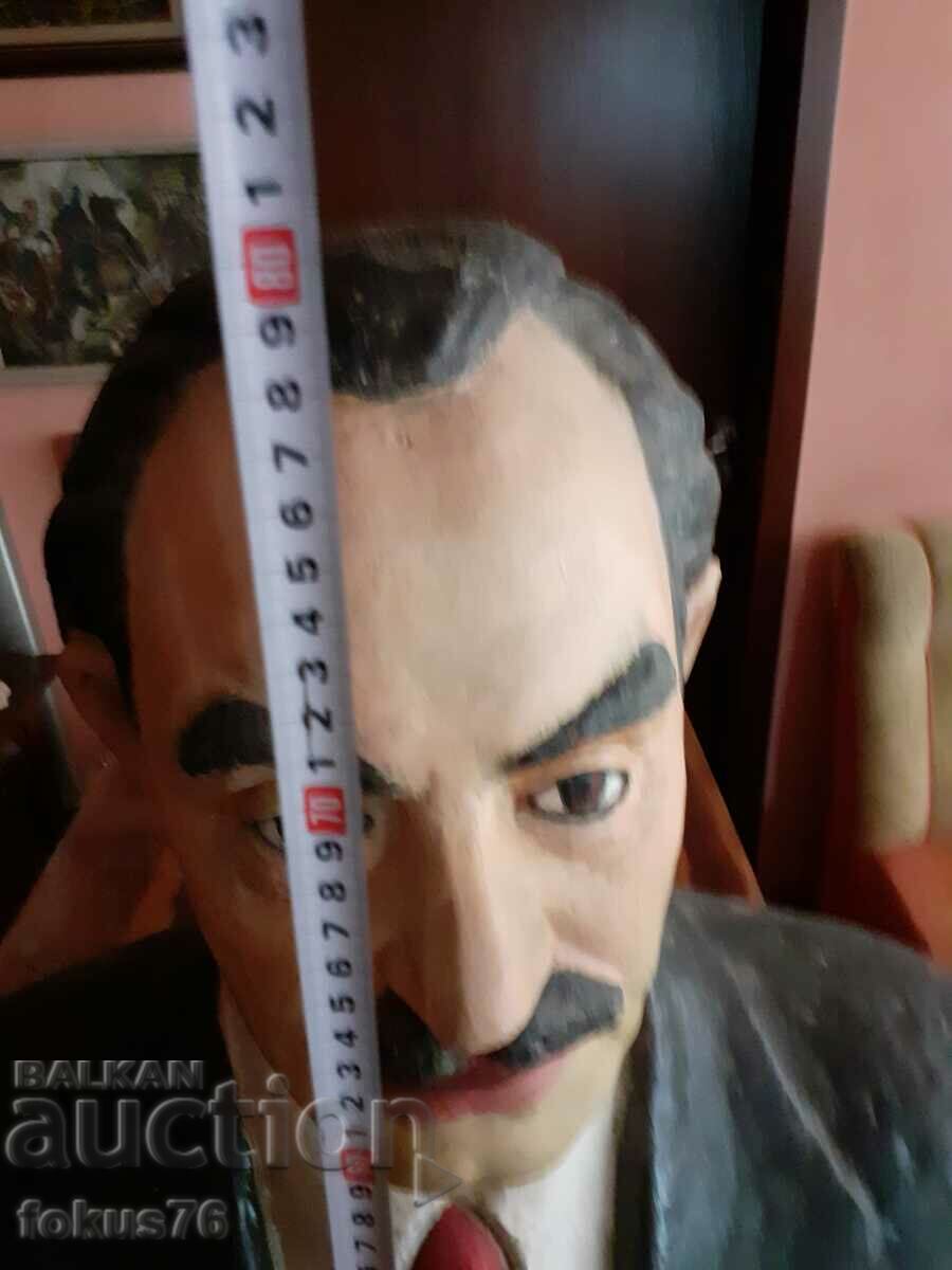 Livrarea Bust imens din ipsos al lui Georgi Dimitrov semnat în anii '60. Livrarea Bust imens din ipsos al lui Georgi Dimitrov semnat în anii '60.