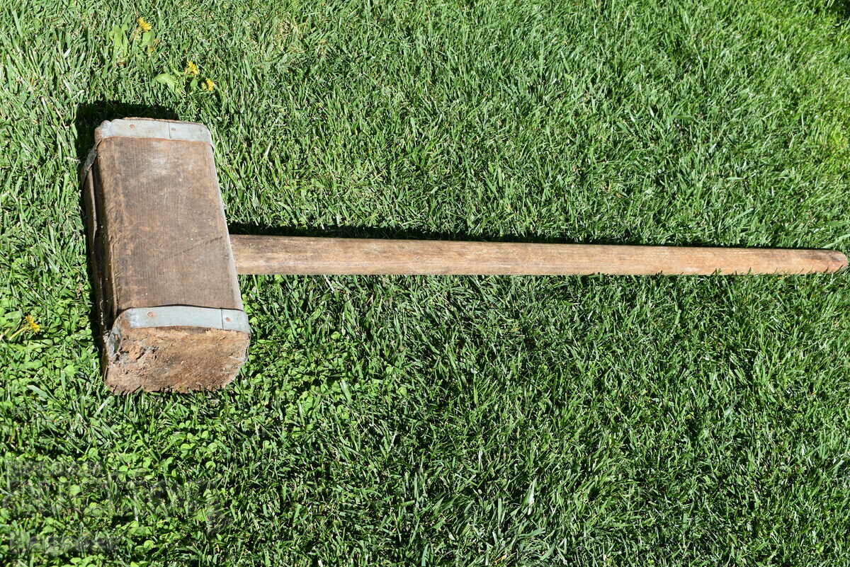 Παλιό μεγάλο σφυρί με τιμή 60.00 BGN | € 30.68