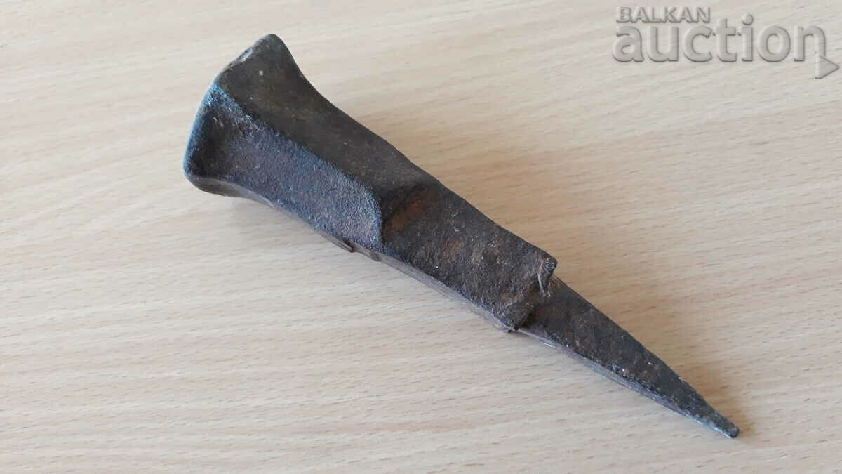 Old anvil mid-19th century primitive tool with price 41.00 BGN | € 20.96 Old anvil mid-19th century primitive tool with price 41.00 BGN | € 20.96