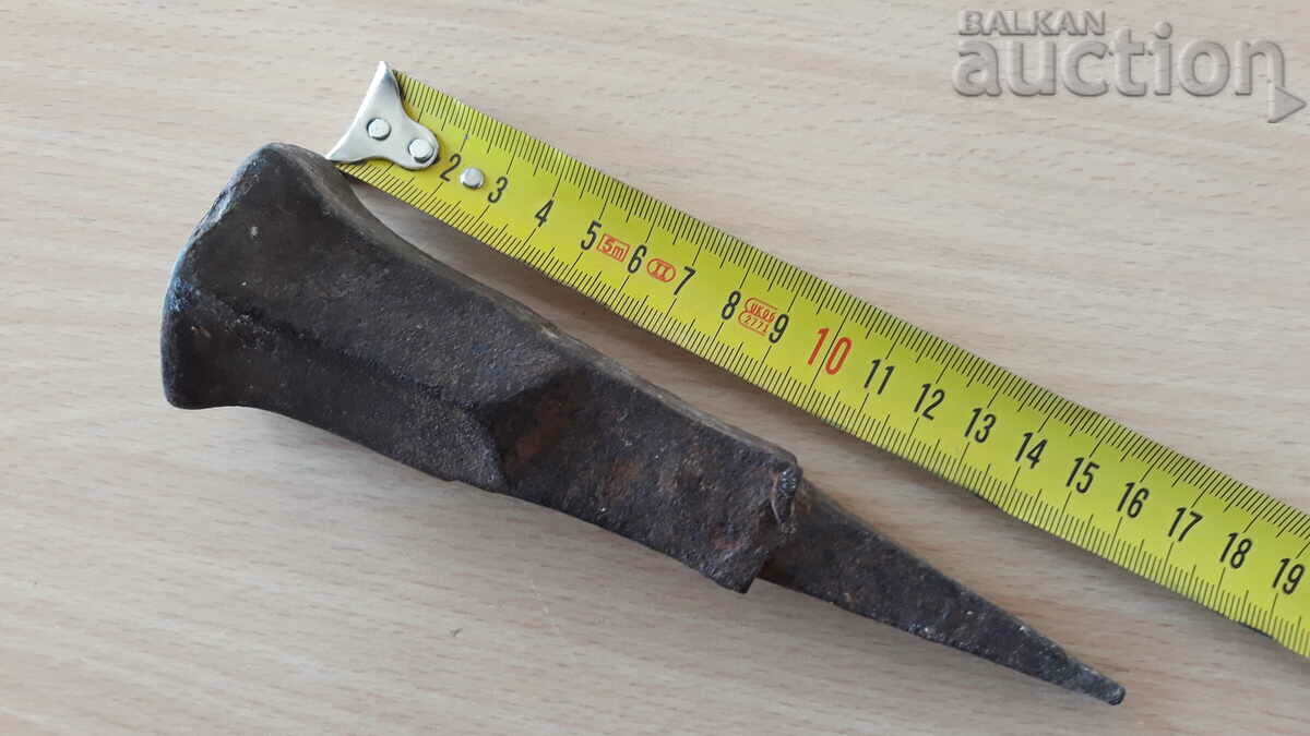 Auction Old anvil mid-19th century primitive tool Auction Old anvil mid-19th century primitive tool