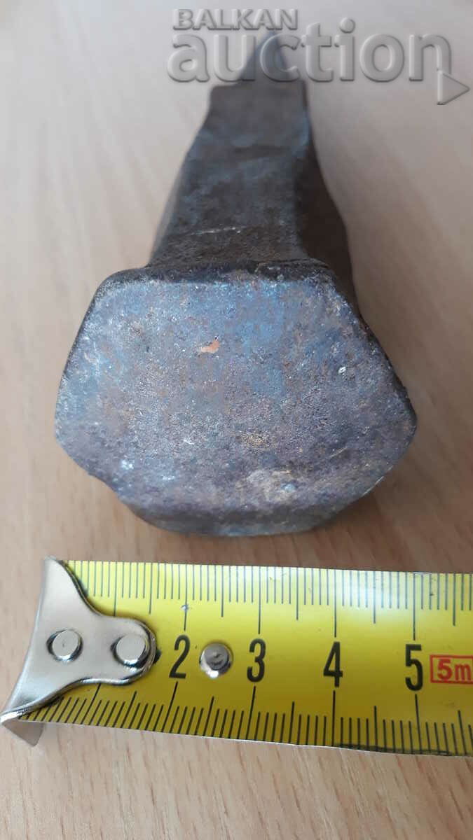 Delivery of Old anvil mid-19th century primitive tool Delivery of Old anvil mid-19th century primitive tool
