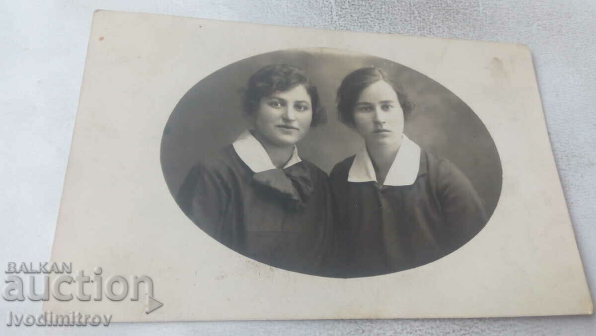 Photo Two young girls 1928