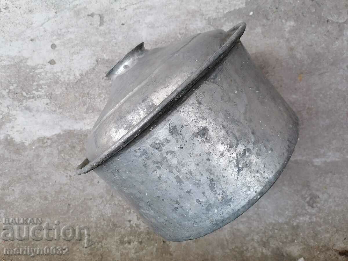 An old tinned pot, a baker's copper pot with lid - 7 An old tinned pot, a baker's copper pot with lid - 7