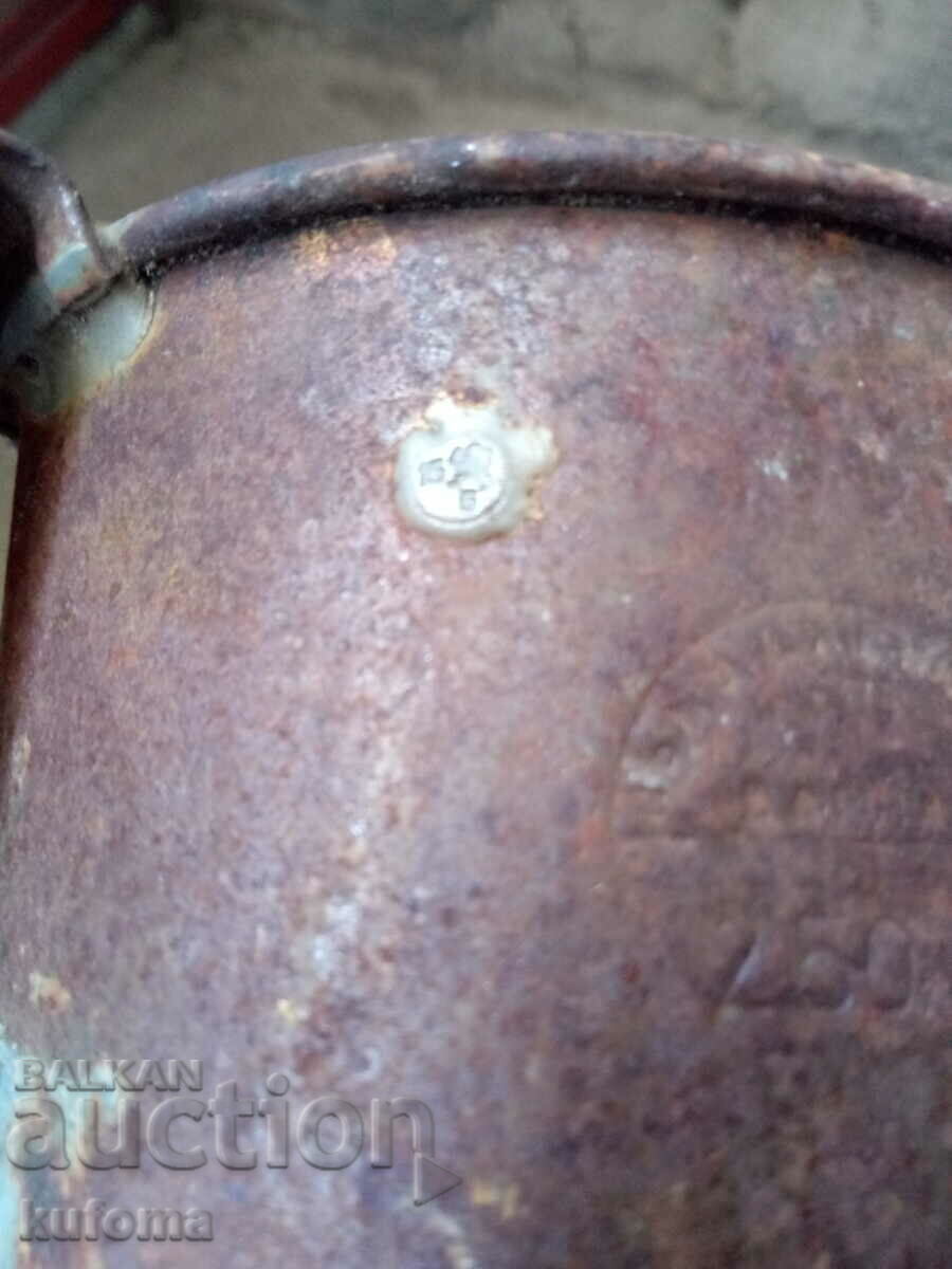 Auction An old measure for liquids Auction An old measure for liquids