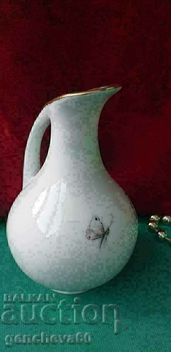 Auction 1957 Porcelain amphora, signed Auction 1957 Porcelain amphora, signed