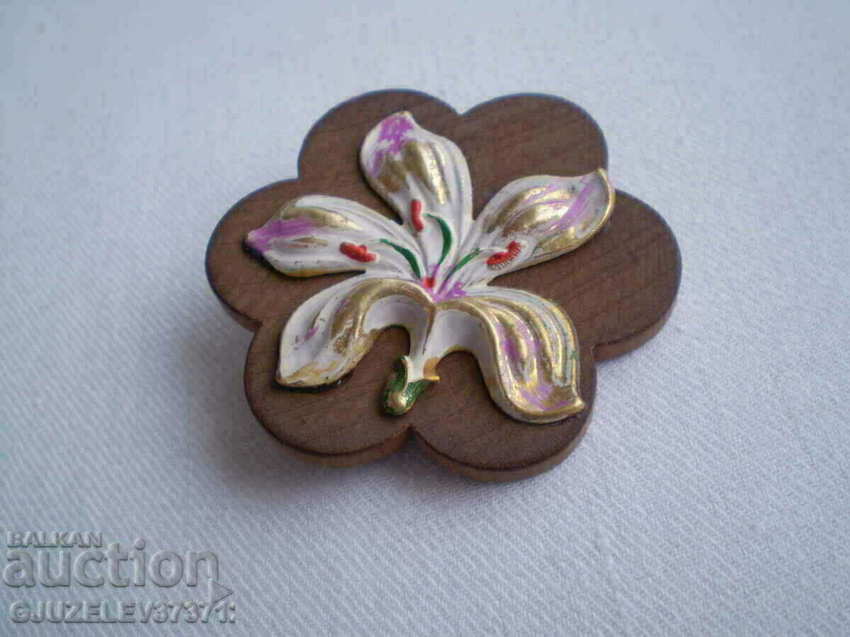 Auction Women's Flower Brooch Auction Women's Flower Brooch