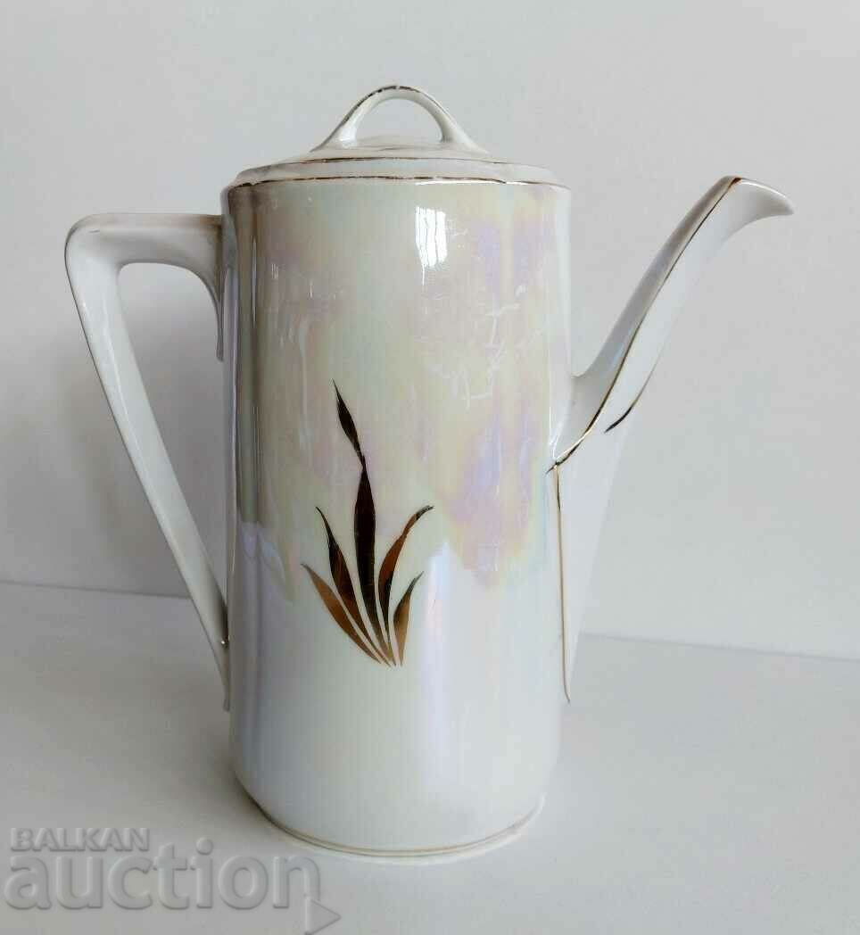 OLD HEALTHY PORCELAIN TEAPOT KETTLE COURT WITH COFFEE LID with price 19.00 BGN | € 9.71 OLD HEALTHY PORCELAIN TEAPOT KETTLE COURT WITH COFFEE LID with price 19.00 BGN | € 9.71