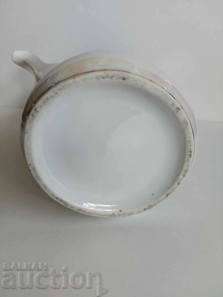 CURTEA CĂRBĂTORUL CU CAPAC DE CAFEA VECHI SĂNĂTOS DE PORCELAN - 6 CURTEA CĂRBĂTORUL CU CAPAC DE CAFEA VECHI SĂNĂTOS DE PORCELAN - 6