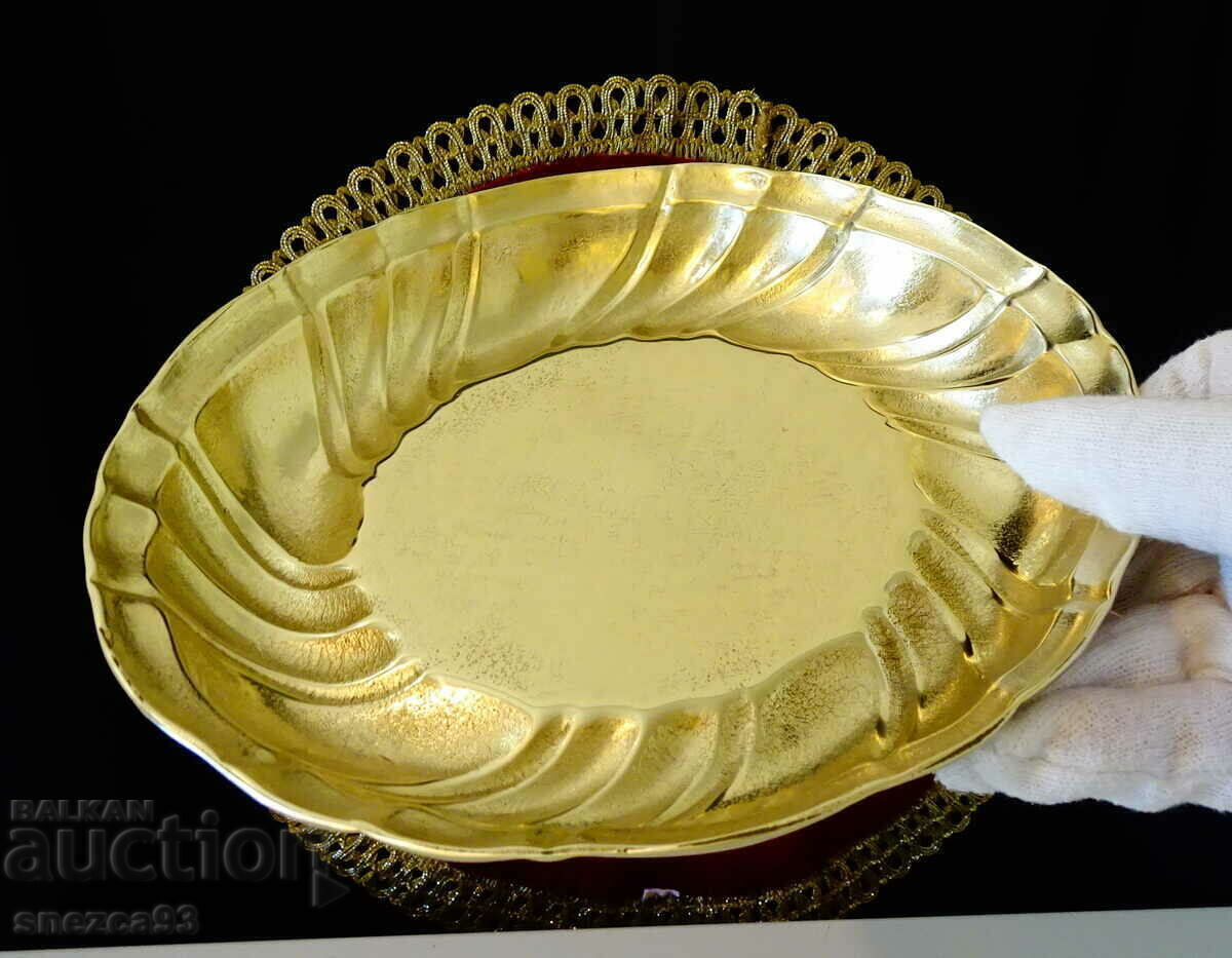 Auction Solid bronze fruit bowl, serving dish, baking. Auction Solid bronze fruit bowl, serving dish, baking.