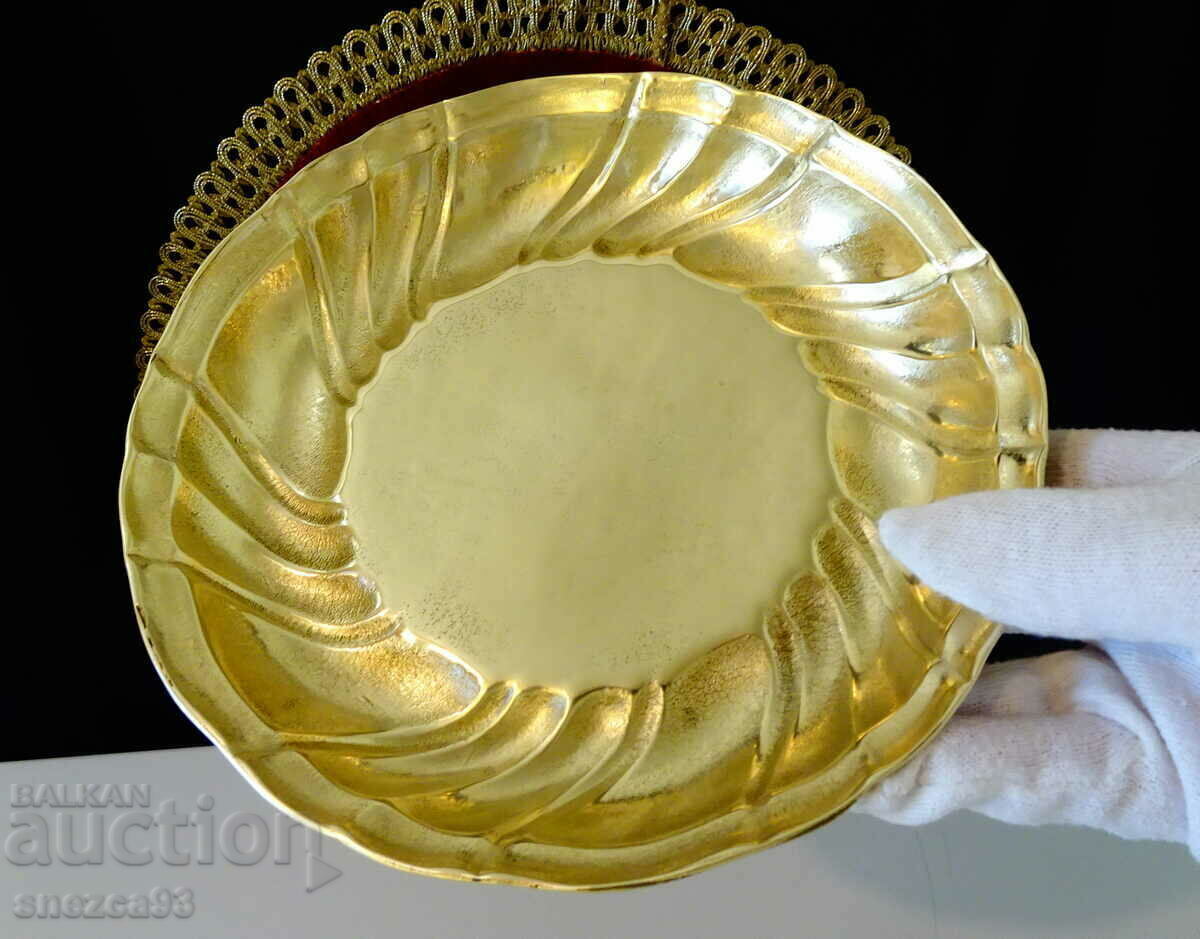 Solid bronze fruit bowl, serving dish, baking. Solid bronze fruit bowl, serving dish, baking.