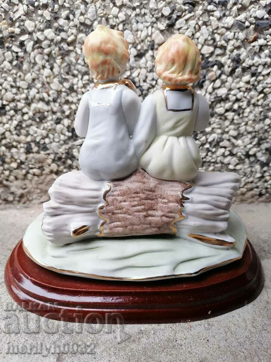 Porcelain figures, figure, statuette, porcelain, plastic with price 93.00 BGN | € 47.55 Porcelain figures, figure, statuette, porcelain, plastic with price 93.00 BGN | € 47.55