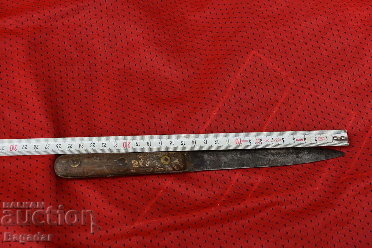 Delivery of Old knife with markings