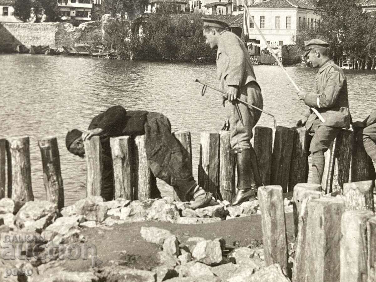 Soldiers fishermen Lake Ohrid 1917 with price 20.00 BGN | € 10.23