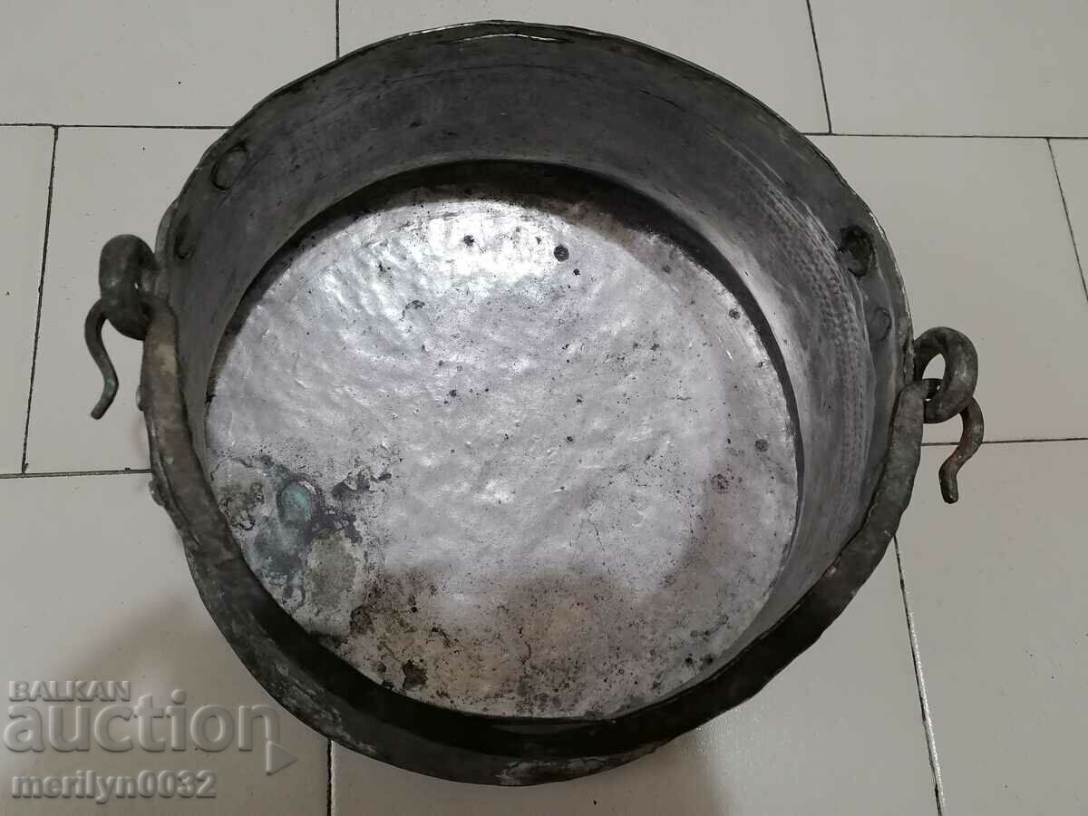 Auction Old copper cauldron, cauldron, copper, copper Auction Old copper cauldron, cauldron, copper, copper