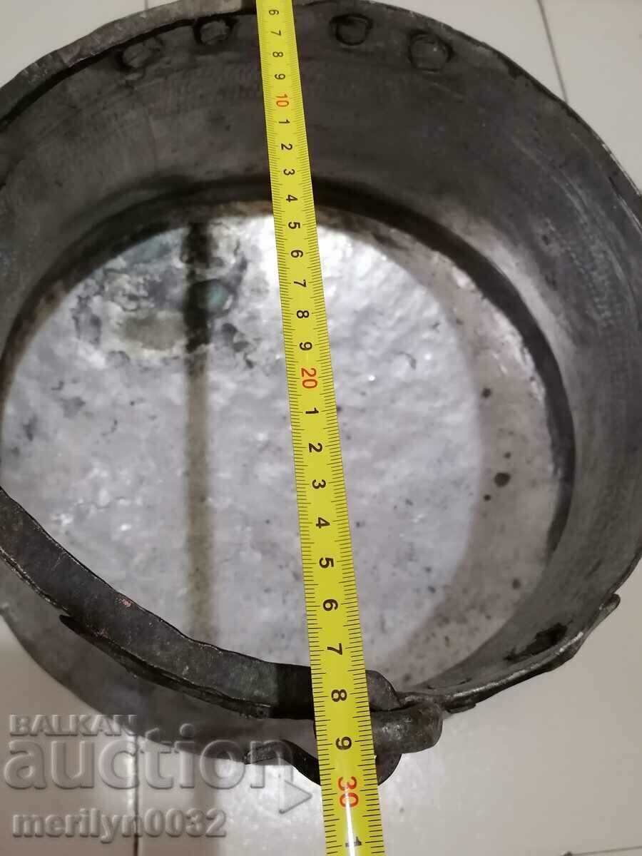 Delivery of Old copper cauldron, cauldron, copper, copper Delivery of Old copper cauldron, cauldron, copper, copper