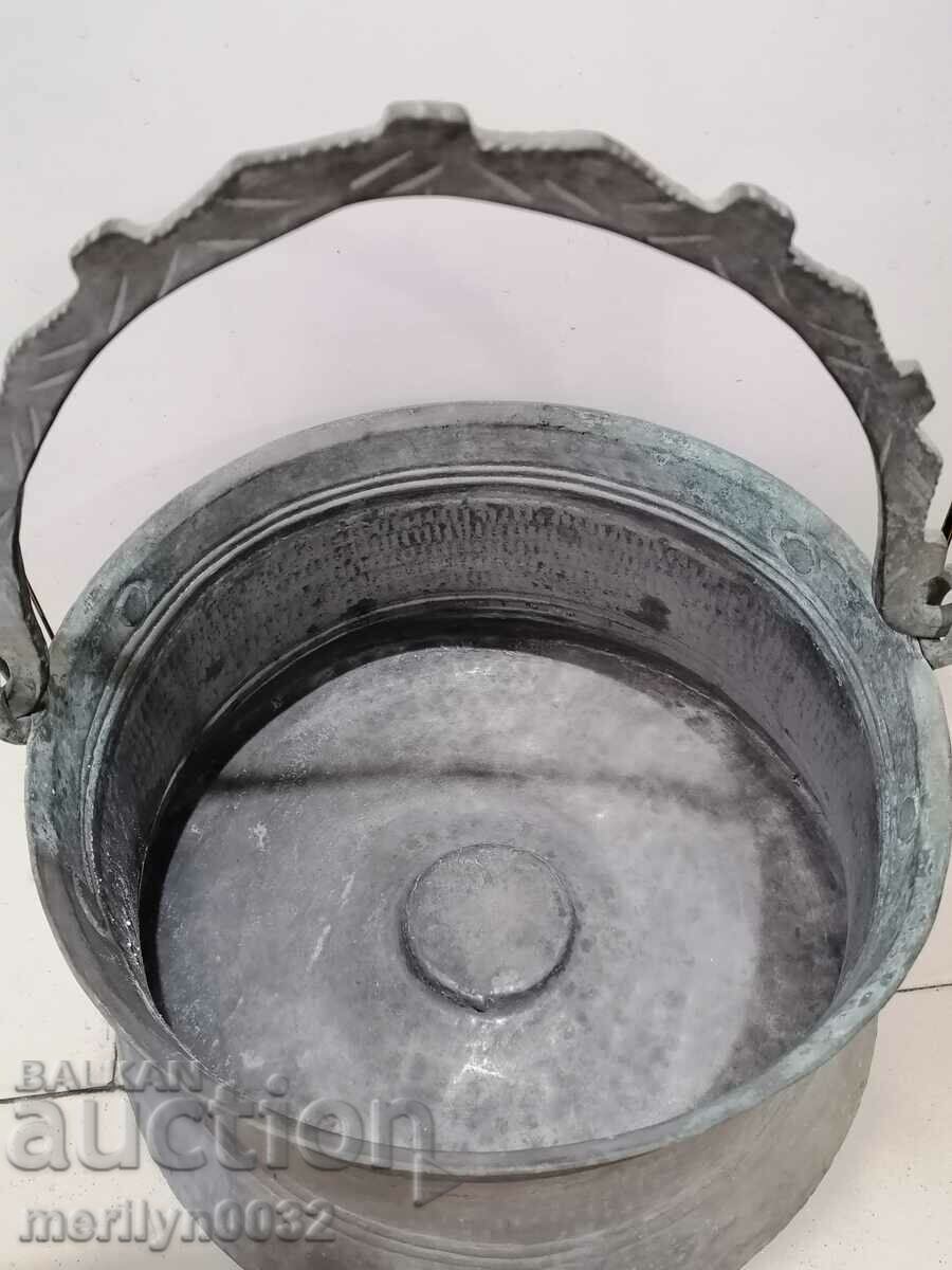 An old copper boiler, a pot, a malt, a baker with price 189.00 BGN | € 96.63 An old copper boiler, a pot, a malt, a baker with price 189.00 BGN | € 96.63