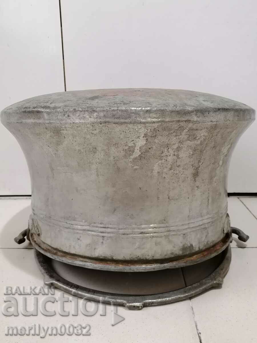 Delivery of An old copper boiler, a pot, a malt, a baker Delivery of An old copper boiler, a pot, a malt, a baker