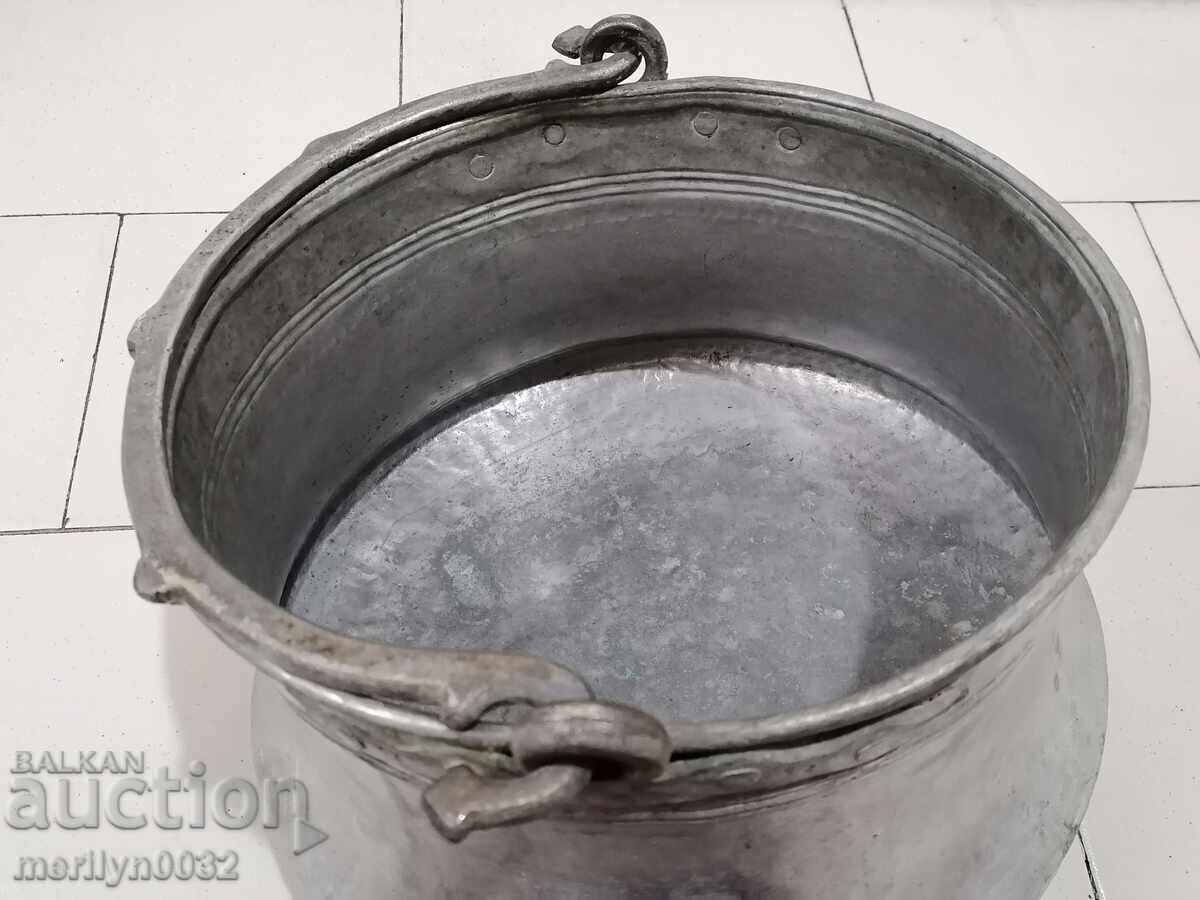 An old copper boiler, a pot, a malt, a baker - 5 An old copper boiler, a pot, a malt, a baker - 5