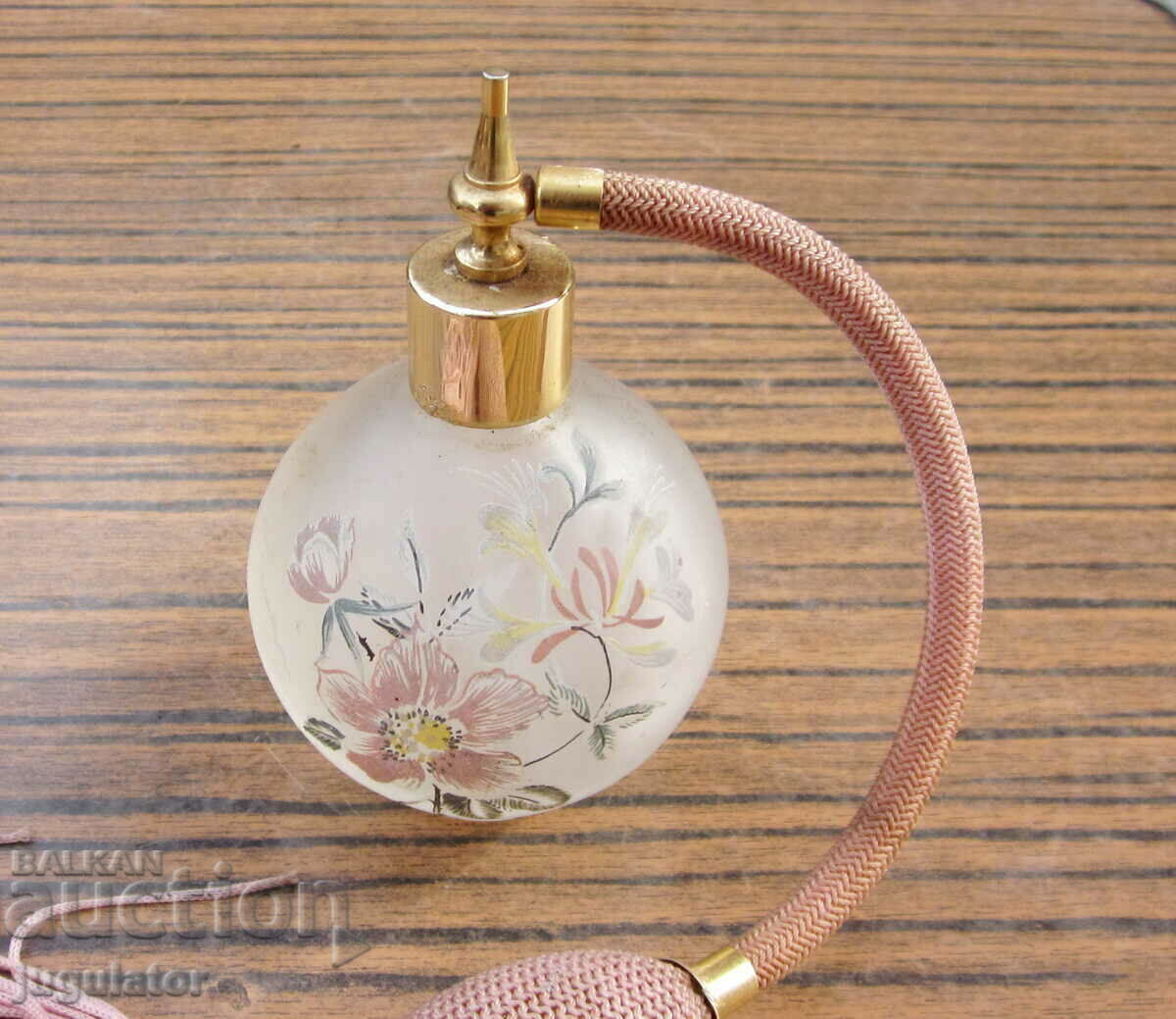 Delivery of antique table glass perfume bottle with pump Delivery of antique table glass perfume bottle with pump