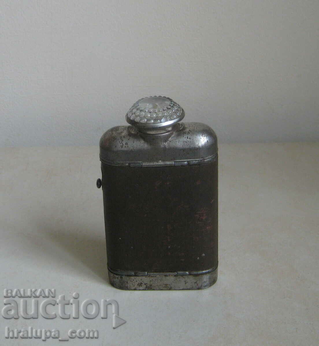 Old lantern flashlight World War II with price 25.00 BGN | € 12.78 Old lantern flashlight World War II with price 25.00 BGN | € 12.78