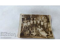Снимка Жени и деца с къси панталонки 1938