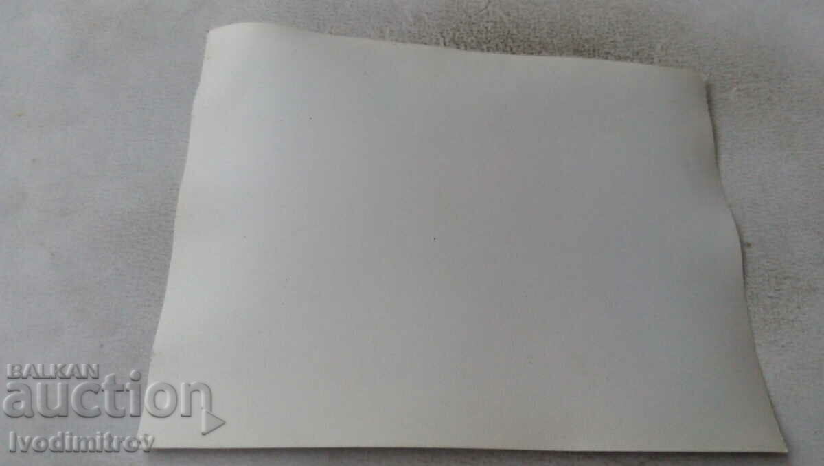 Foto Omul în mare cu preț 1.45 BGN | € 0.74 Foto Omul în mare cu preț 1.45 BGN | € 0.74