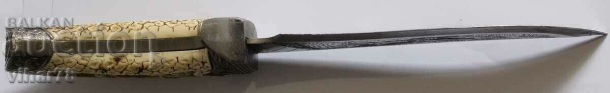 KNIFE ON STAND - 5 KNIFE ON STAND - 5