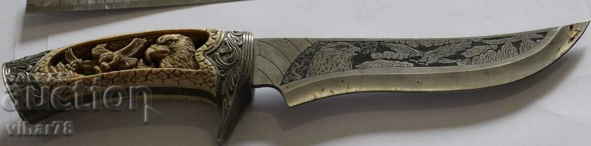 KNIFE ON STAND - 6 KNIFE ON STAND - 6