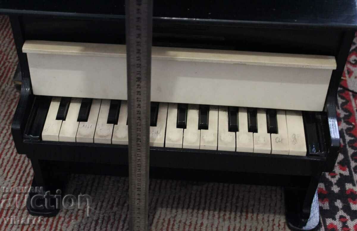 Auction  OLD CHILDREN'S PIANO