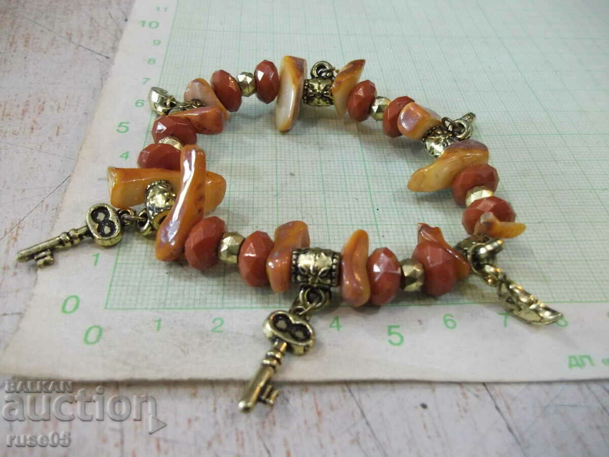 Extensible bracelet with minerals and new figures with price 10.00 BGN | € 5.11 Extensible bracelet with minerals and new figures with price 10.00 BGN | € 5.11