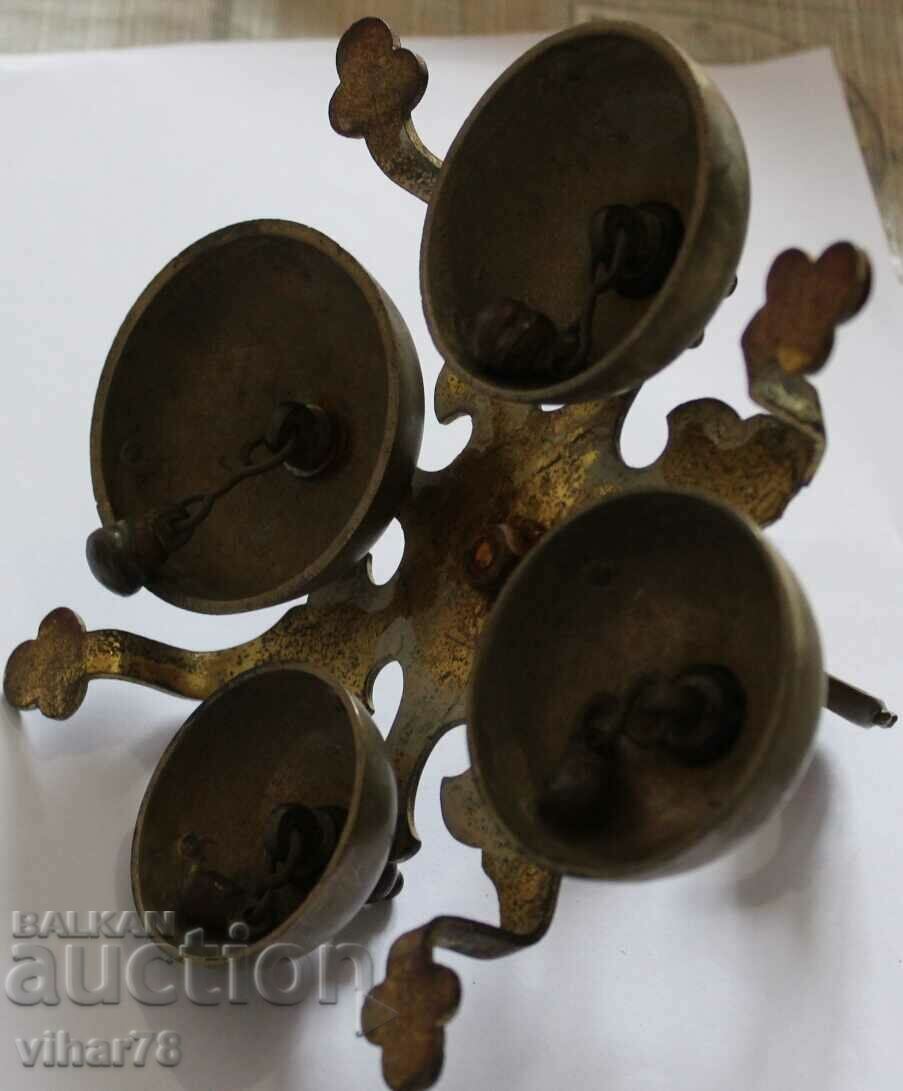 Παράδοση κουδούνι Παράδοση κουδούνι