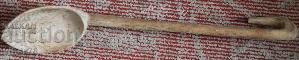 Παλιό μεγάλο ξύλινο κουτάλι με τιμή 49.99 BGN | € 25.56 Παλιό μεγάλο ξύλινο κουτάλι με τιμή 49.99 BGN | € 25.56