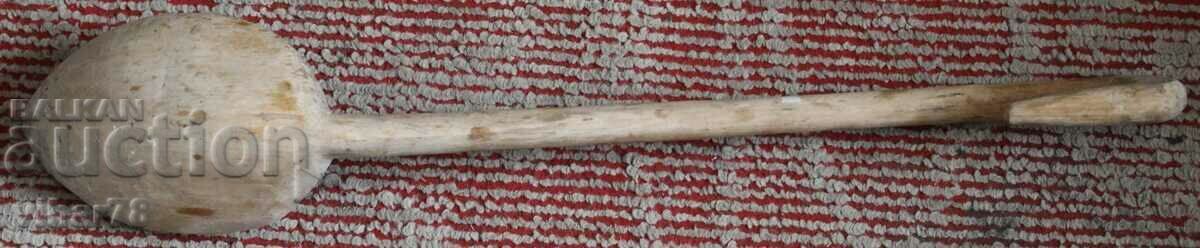 Παράδοση Παλιό μεγάλο ξύλινο κουτάλι Παράδοση Παλιό μεγάλο ξύλινο κουτάλι