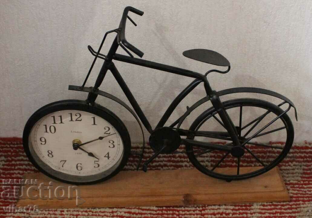 КВАРЦОВ ЧАСОВНИК КОЛЕЛО