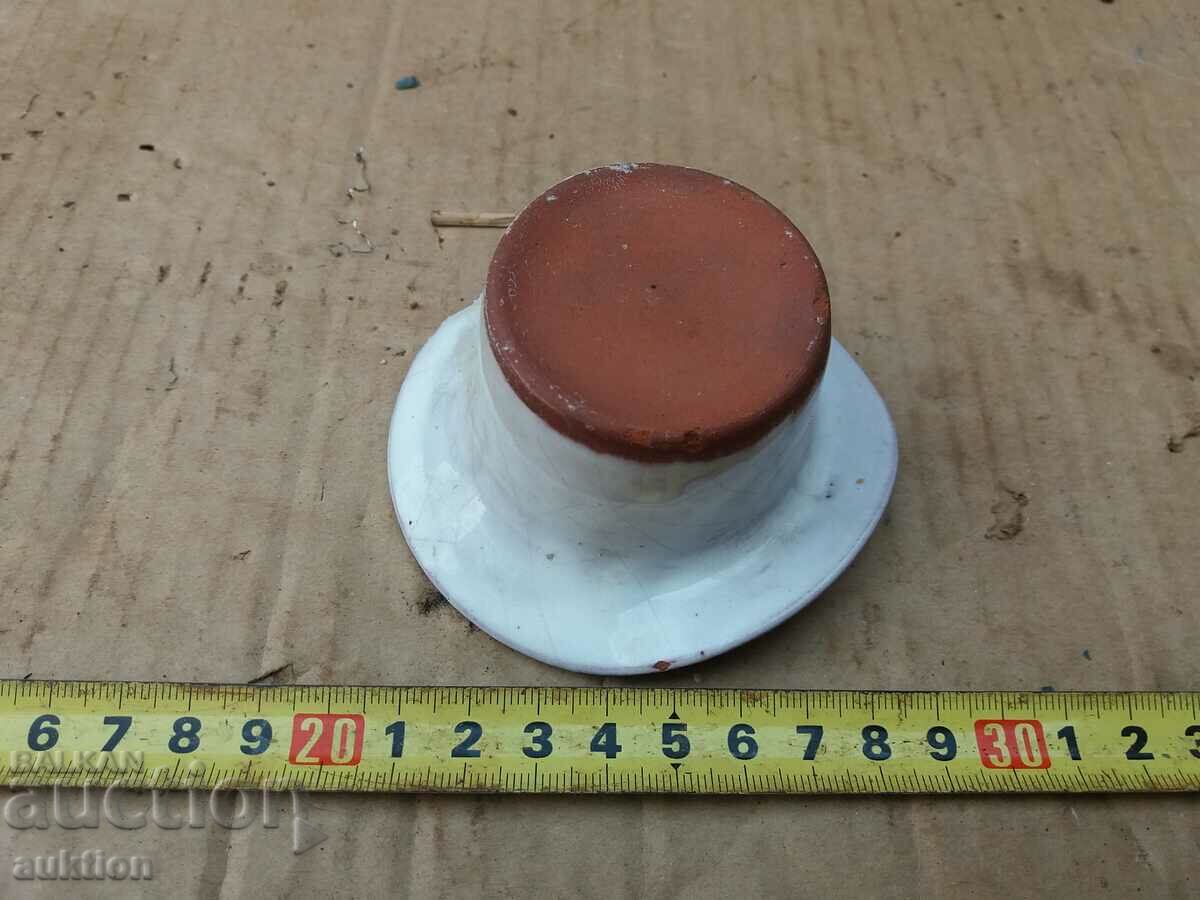 Delivery of OLD SMALL PORCELAIN VASE Delivery of OLD SMALL PORCELAIN VASE