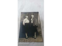 Photo Two women in heroic uniforms