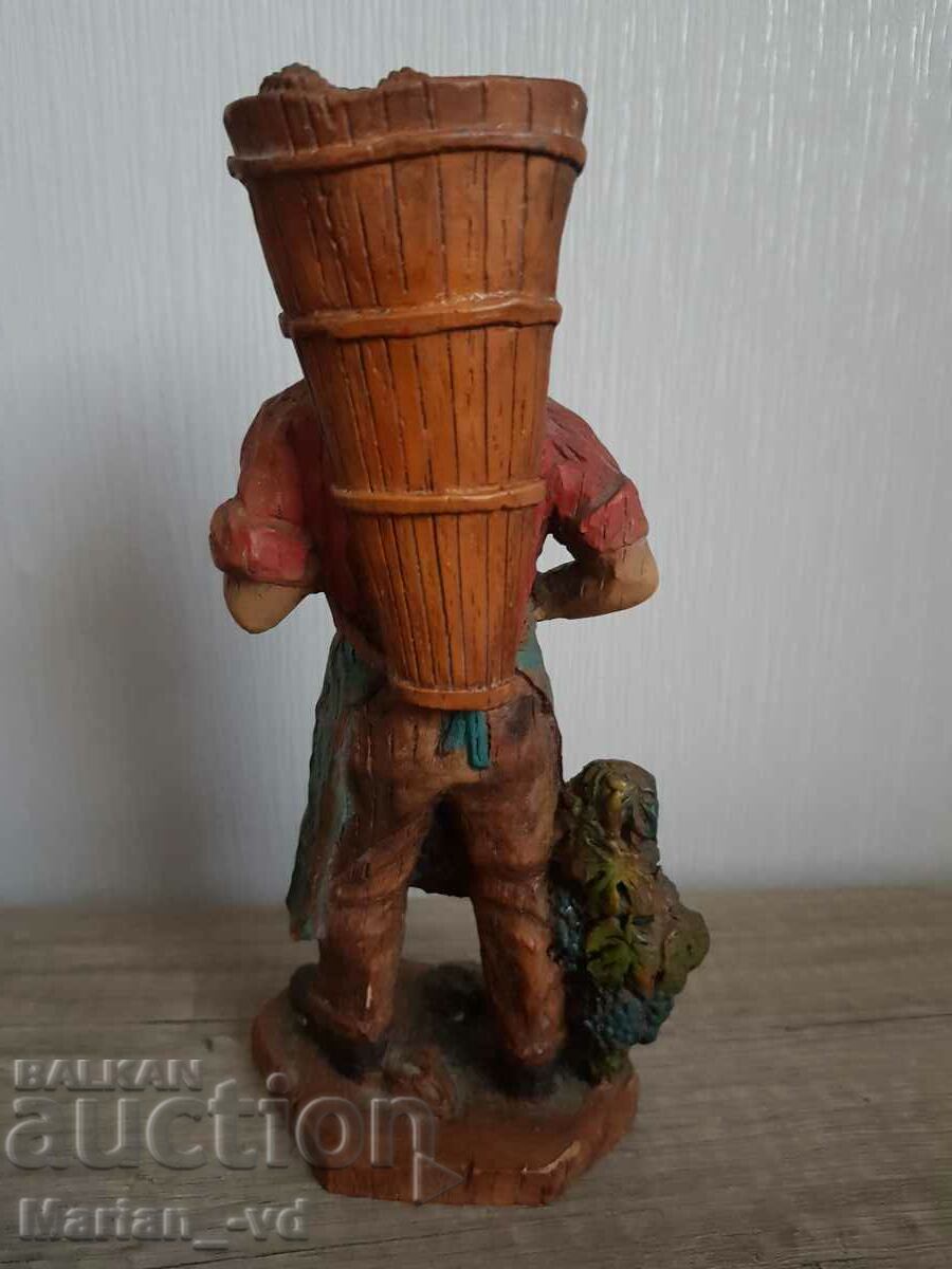 Delivery of Resin figure Delivery of Resin figure