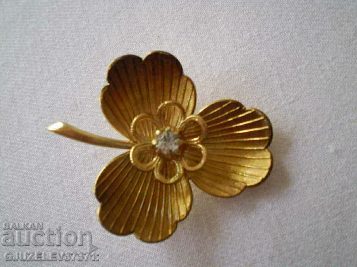 brooch leaf flower with crystal 1930s with price 32.00 BGN | € 16.36 brooch leaf flower with crystal 1930s with price 32.00 BGN | € 16.36