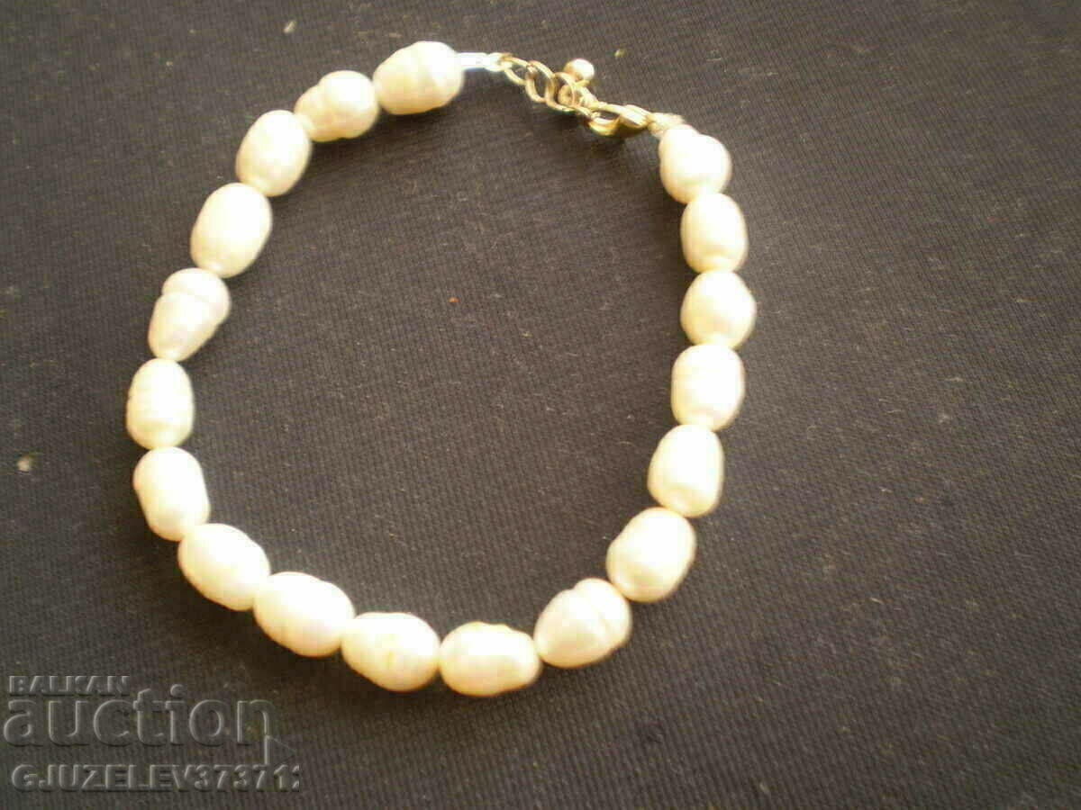 bratara din perle naturale albe de rau este realizata manual