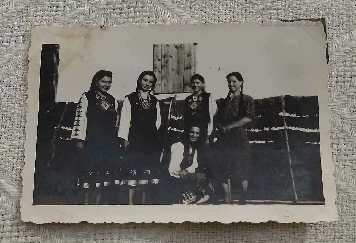 TOBACCO CHAINS WARRIORS NEW VILLAGE ELHOVO 1943 PHOTO /// TOBACCO CHAINS WARRIORS NEW VILLAGE ELHOVO 1943 PHOTO ///