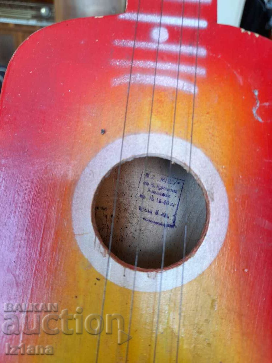 Auction Old children's guitar Auction Old children's guitar