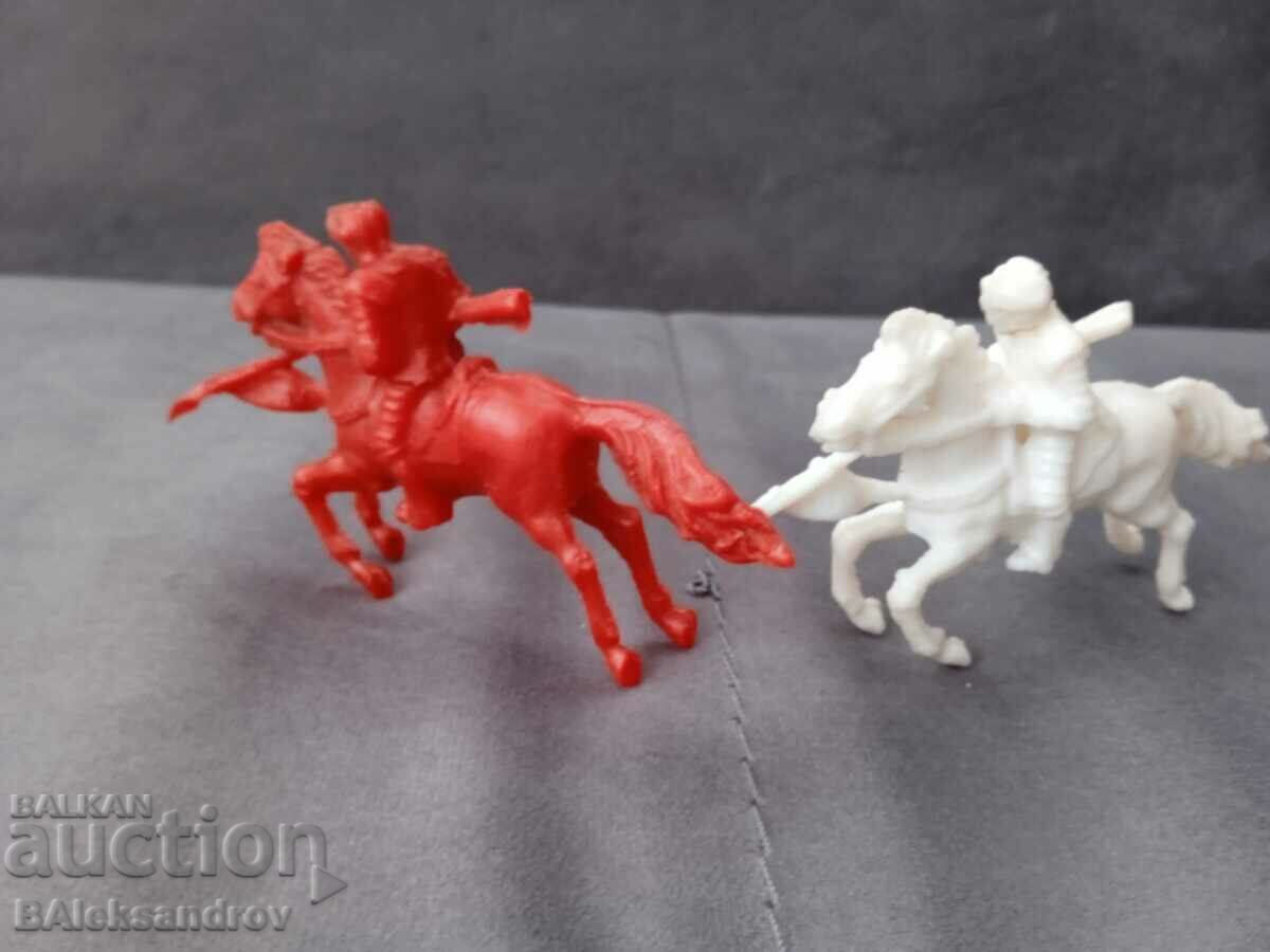 Two old figurines, comedians with price 6.00 BGN | € 3.07 Two old figurines, comedians with price 6.00 BGN | € 3.07