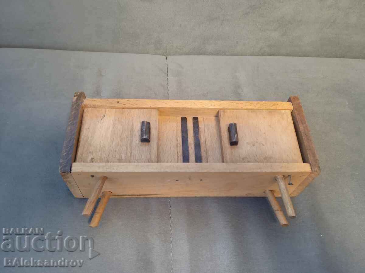 Delivery of An old puppet Delivery of An old puppet