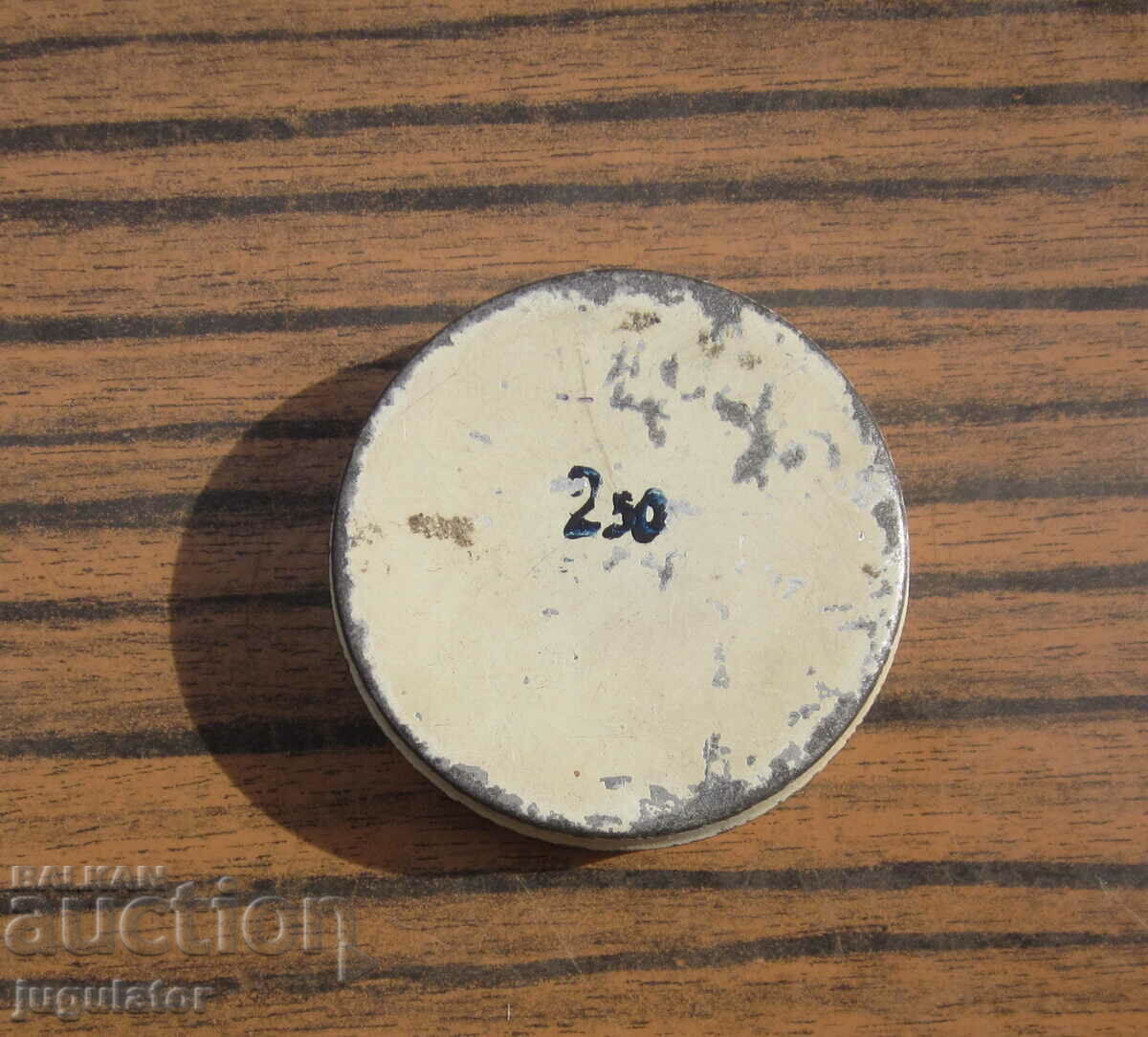 Delivery of old Bulgarian metal sheet box of PENATIN cream